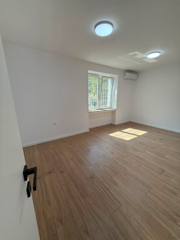 Tirane, jepet me qera apartament 2+1 Kati 2, 75 m² 700 € (Rruga Asim Vokshi)