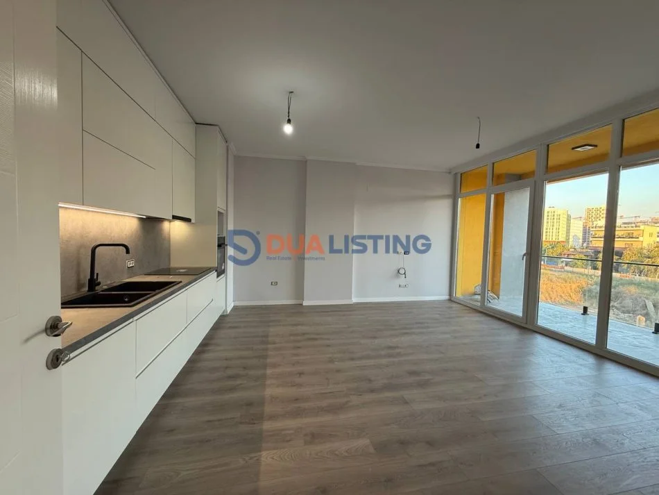 Tirane, jap me qera apartament 2+1 Kati 3, 103 m² 550 € (Kompleksi Bermond)