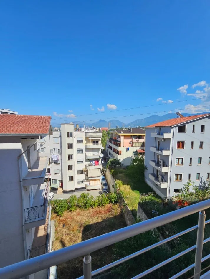 Tirane, jap me qera apartament 2+1 Kati 4, 104 m² 500 € (Rruga Eduard Mano)