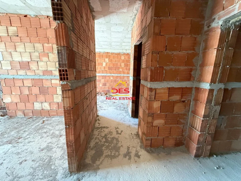 Vlore, shitet apartament 2+1+Ballkon Kati 2, 95 m² (Lungomare,Vlorë)