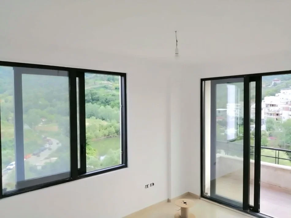 Tirane, shes apartament 2+1+Ballkon Kati 6, 106 m² 202.900 € (Liqeni i Thate)