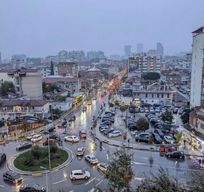 Tirane, jepet me qera apartament 2+1 Kati 5, 100 m² 920 € (Komuna e Parisit)