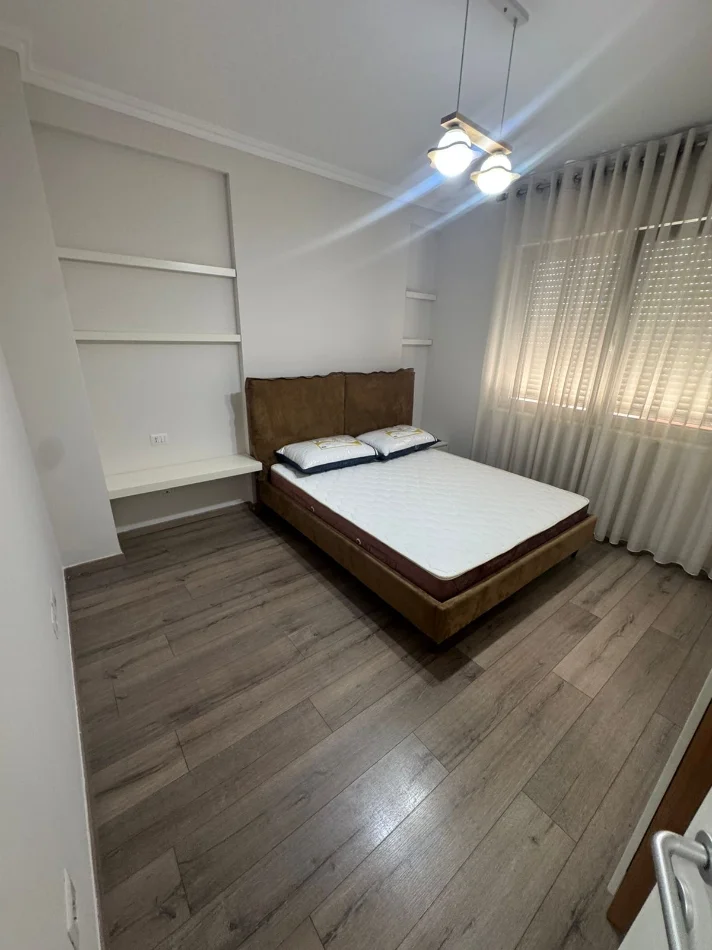 Tirane, jepet me qera apartament 1+1+Ballkon Kati 5, 62 m² 500 € (Tower Bridge 3)