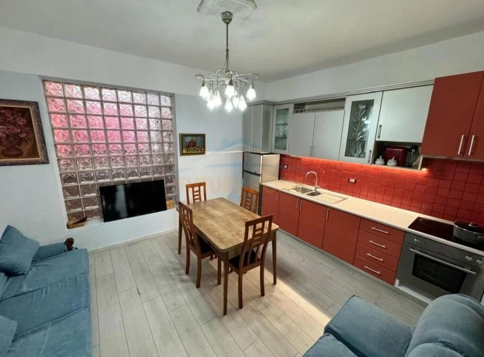 Tirane, jepet me qera apartament 2+1 Kati 2, 120 m² 750 € (Myslym Shyr)