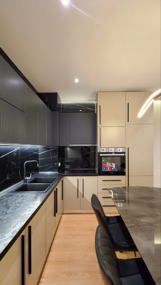Shqiperi, jepet me qera apartament 2+1+Ballkon Kati 8, 112 m² 800 € (Rezidenca Future Home)