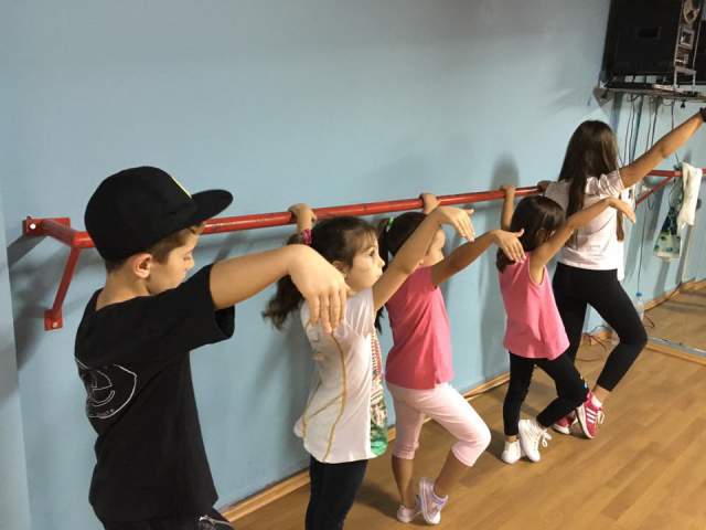 Tirane, ofrojme kurse kercim - dance Kurse Kercimi (Femij, Adoleshent, Te Rritur)