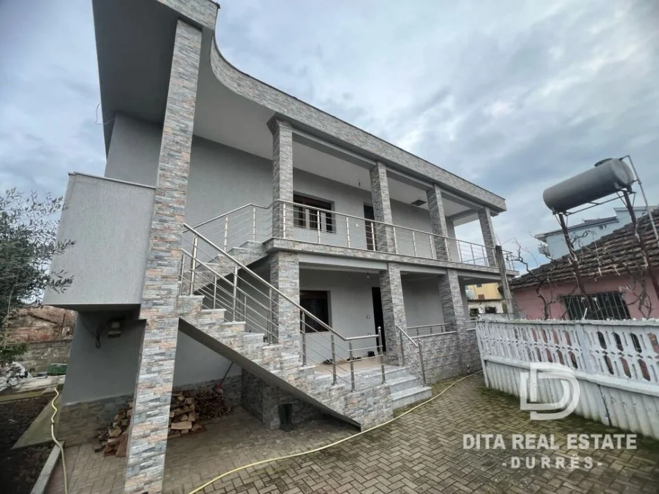 Durres, shitet Vile ne plazh 5+1+Aneks+Ballkon, 250.000 € (Unaza Plazh)