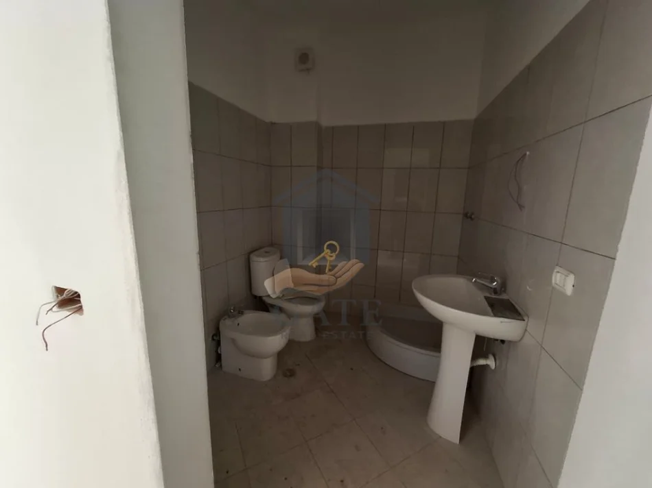 Durres, shitet apartament 1+1+Ballkon Kati 3, 67 m² 64.000 € (Shkembi i Kavajes)