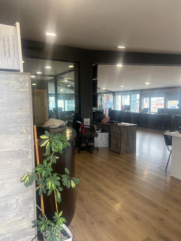 Tirane, jepet me qera zyre Kati 8, 250 m² 2.500 € (Tregu Elektrik)
