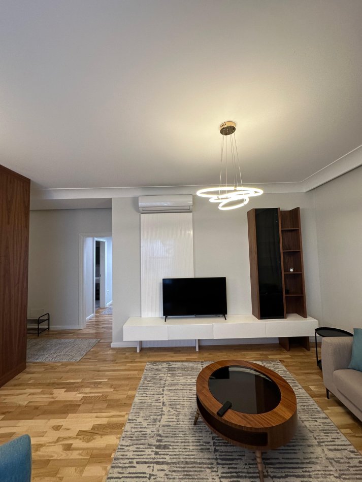 Tirane, jepet me qera apartament 2+1+Ballkon Kati 2, 129 m² 1.499 € (TEG)