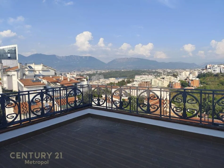 Tirane, jepet me qera Vile 4+1 Kati 1, 420 m² 5.000 € (Kodra e Diellit)