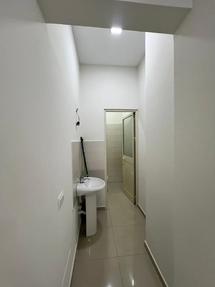 Durres, jepet me qera ambjent biznesi Kati 0, 70 m² (Durres)