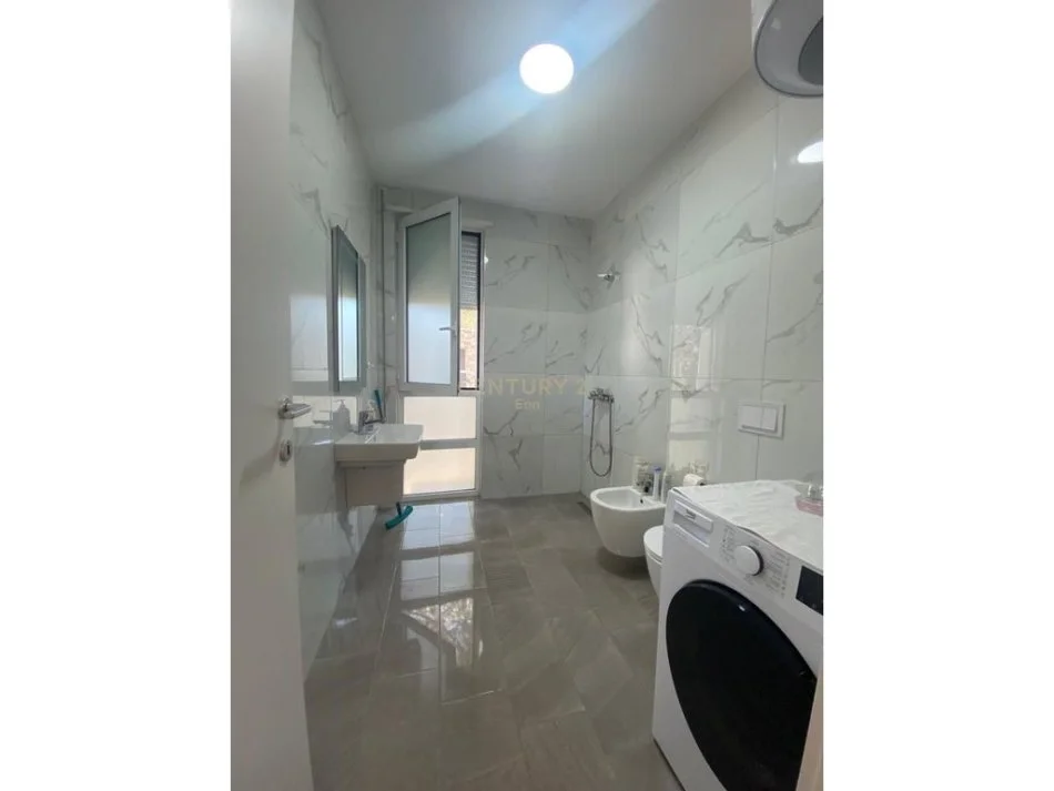 Durres, shes apartament 2+1 Kati 3, 93 m² 300.000 € (gjiri i lalzit)