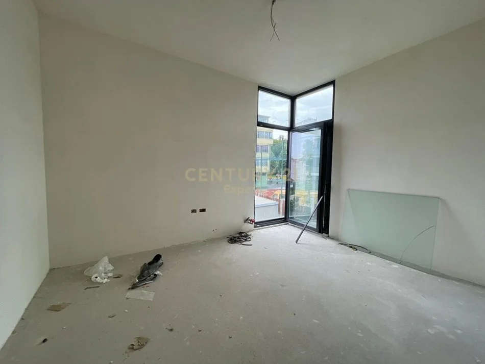 Tirane, shes apartament 5+1 Kati 2, 480 m² 800.000 € (Sauk)