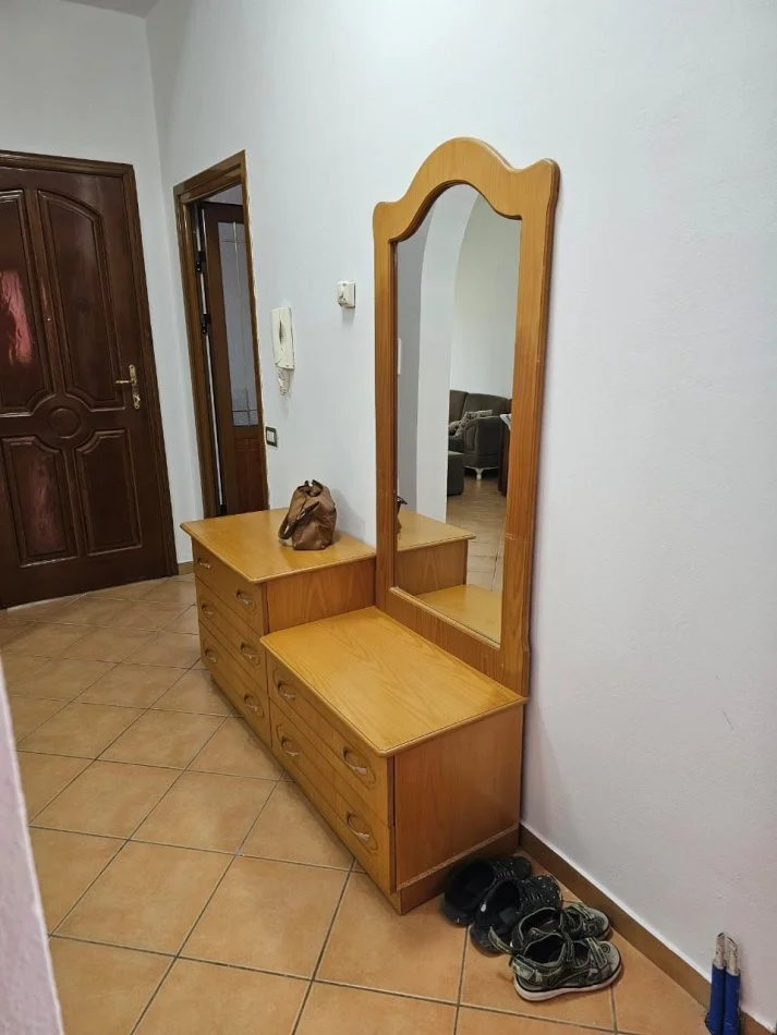 Tirane, jepet me qera apartament 3+1 Kati 2, 90 m² 550 € (Marlin Barleti Selite)