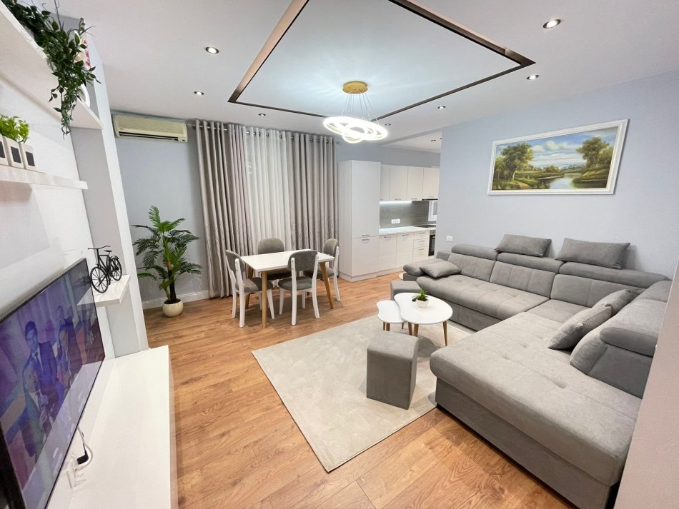 Tirane, jepet me qera apartament 2+1 Kati 2, 100 m² 690 € (rruga frosina plaku)