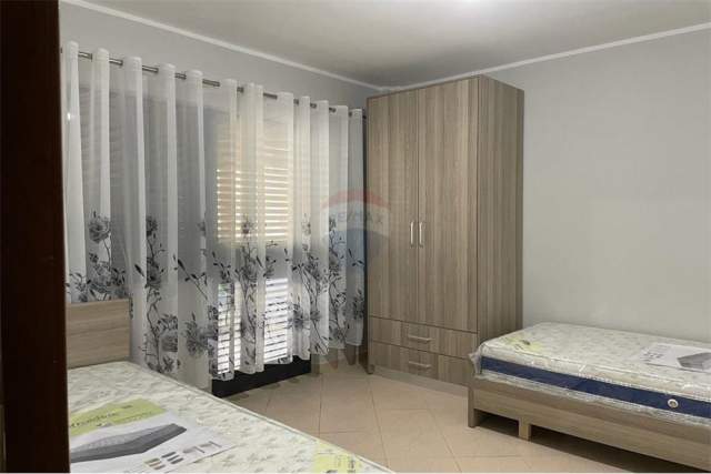Tirane, jepet me qera apartament 2+1+BLK Kati 2, 110 m² 350 Euro (Laprake)