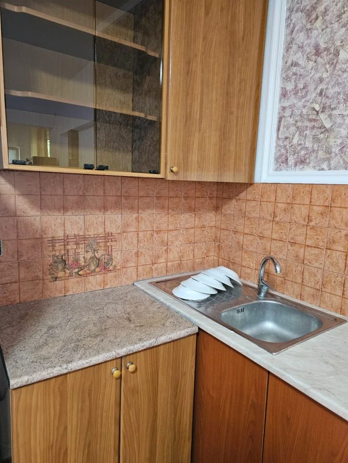 Tirane, jepet me qera garsonier Kati 1, 60 m² 300 € 