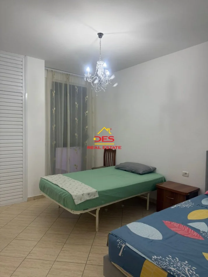 Vlore, jepet me qera apartament 2+1+Ballkon , 120 m² 600 € (Rruga Çamëria)