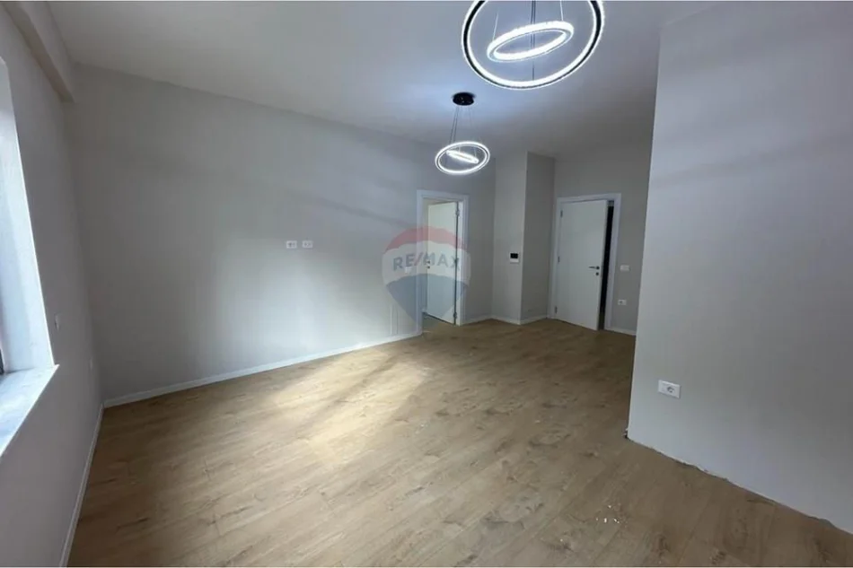 Tirane, shitet apartament 1+1 , 70 m² 125.000 € 