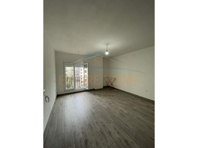 Tirane, jepet me qera apartament 1+1 Kati 5, 67 m² 260 Euro (Unaza E Re Astir)