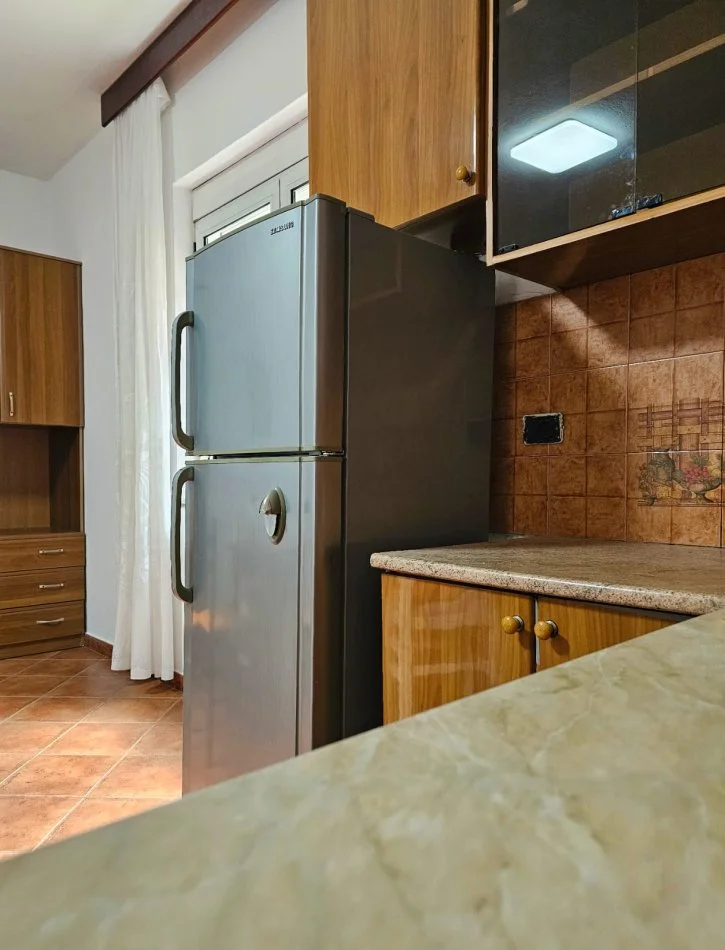 Tirane, jepet me qera garsonier Kati 1, 60 m² 300 € 