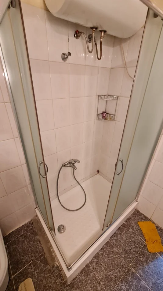 Tirane, shitet apartament 1+1 Kati 4, 145.000 € 