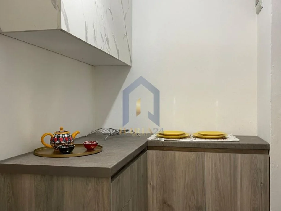 Tirane, jepet me qera garsonier 1+1 , 45 m² 380 € (rruga myslym shyri)