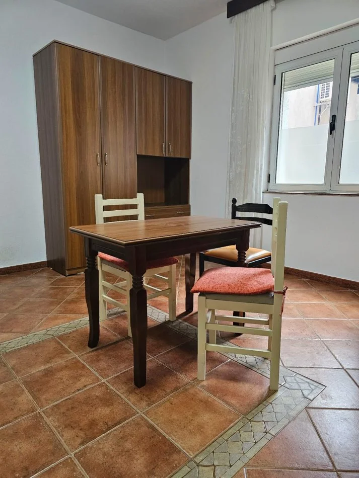 Tirane, jepet me qera garsonier Kati 1, 60 m² 300 € 