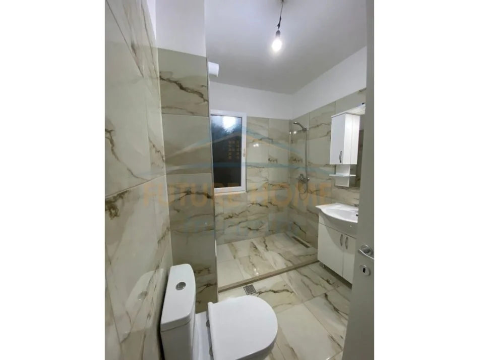 Tirane, jepet me qera apartament 1+1 Kati 1, 85 m² 400 € (SAUK)
