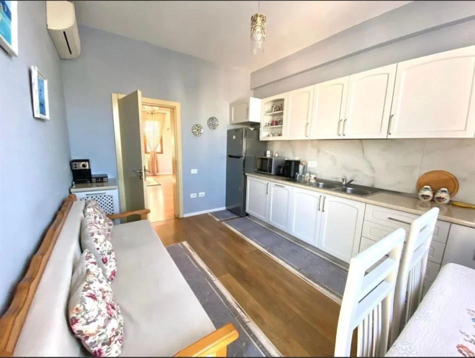 Tirane, shitet apartament 3+1+Ballkon Kati 3, 122 m² 205.000 € (Rruga Kristo Floqi ,Gjimnazi Besnik Sykja)