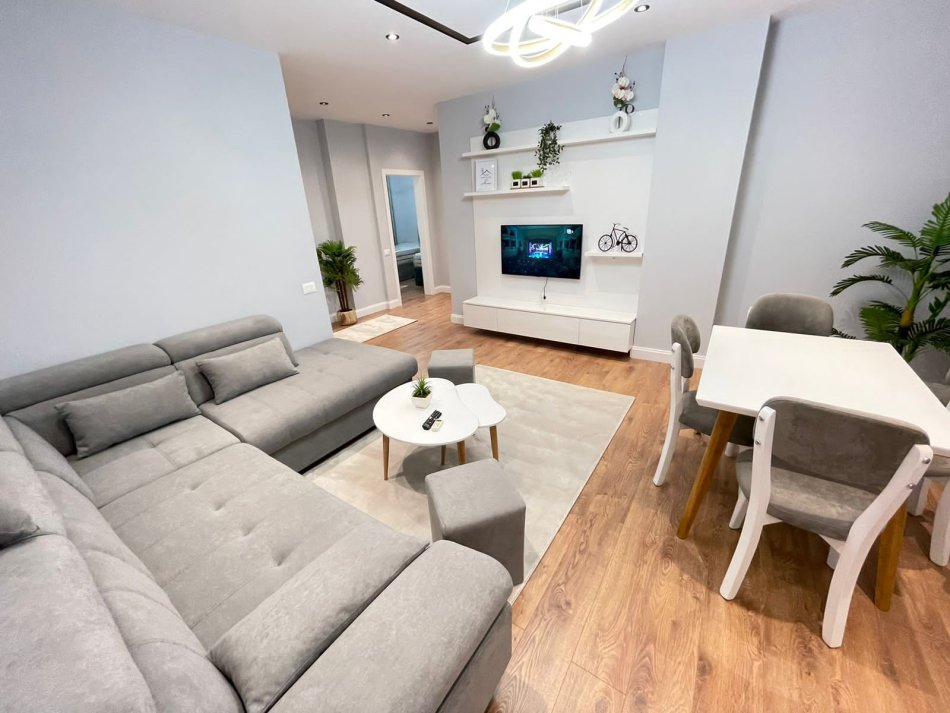 Tirane, jepet me qera apartament 2+1 Kati 2, 100 m² 690 € (rruga frosina plaku)