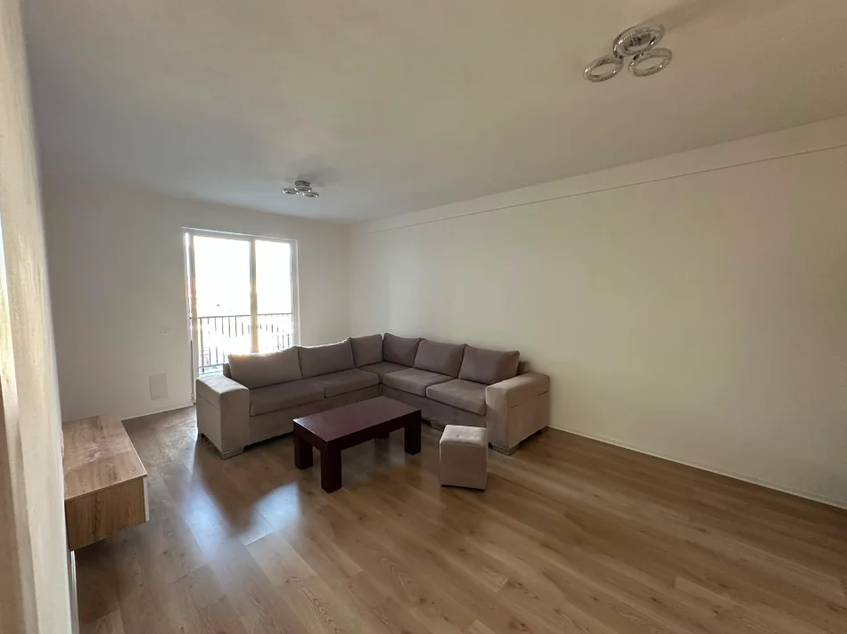 Tirane, jepet me qera apartament 1+1+Ballkon Kati 5, 67 m² 350 € (Rruga Lidhja e Prizrenit)