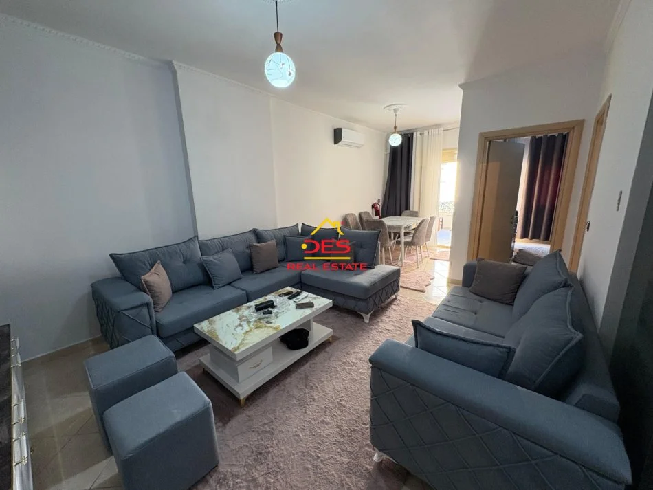 Vlore, jepet me qera apartament 1+1+Ballkon Kati 3, 70 m² 350 € (Rruga Murat Tërbaçi)