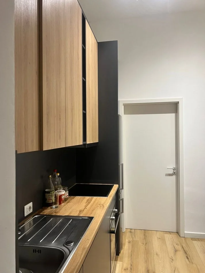 Tirane, jepet me qera apartament 1+1 Kati 1, 60 m² 500 € (Rruga frosina plaku)