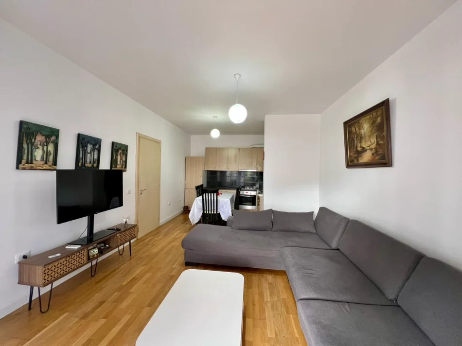 Tirane, shitet apartament 2+1+Ballkon Kati 4, 110 m² 180.000 € (Bulevardi Migjeni)