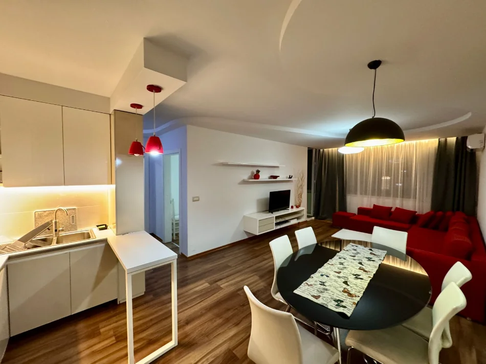Tirane, jepet me qera apartament 1+1 Kati 10, 70 m² 700 € (Komuna e Parisit)