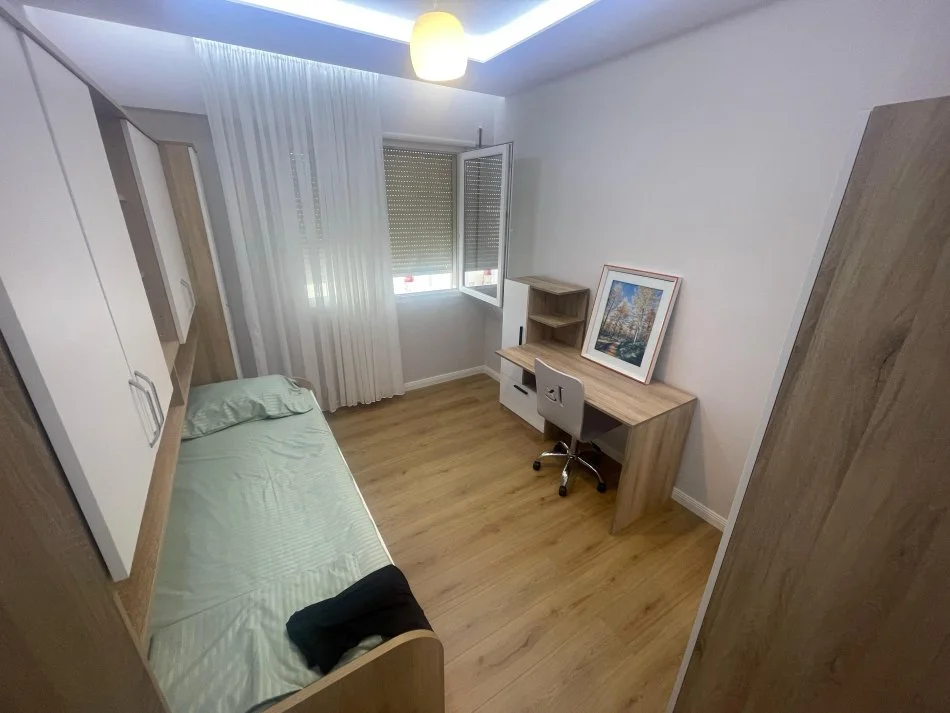 Tirane, jepet me qera apartament 2+1+Ballkon Kati 11, 120 m² 850 € (Prane Kompleksit Delijorgji)