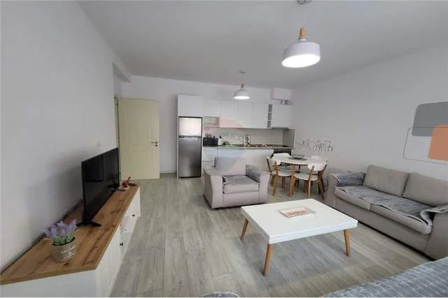 Tirane, jepet me qera apartament 3+1 Kati 7, 120 m² 850 Euro (Qender,Prane 15 Kateshit)
