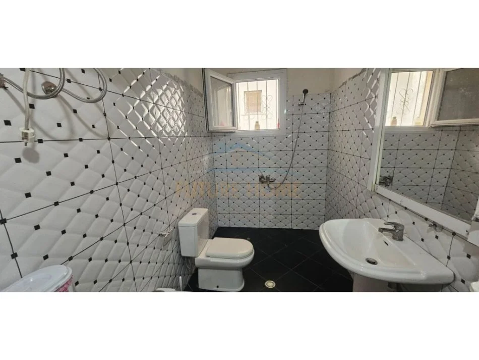 Vlore, shitet shtepi 3+1+ Oficine, Kati 0, 300 m² 140.000 € (Fabrika e Tullave)  RV44054