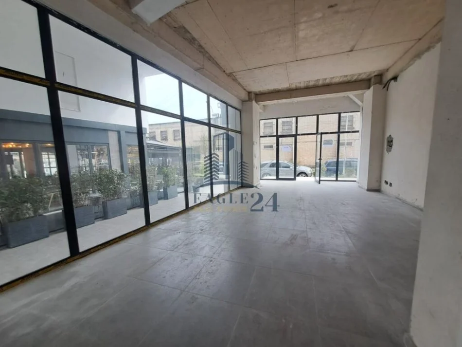 Tirane, jepet me qera dyqan , 56 m² 550 € (MISTO MAME)