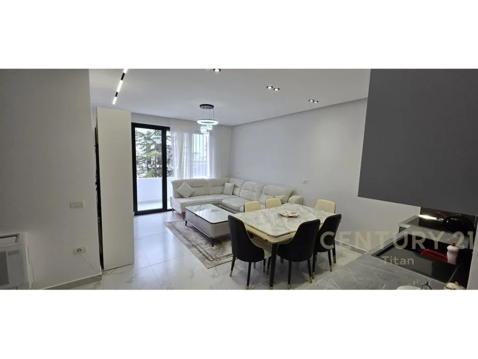 Tirane, jepet me qera apartament 3+1+Ballkon Kati 2, 99 m² 800 € (Don Bosko)