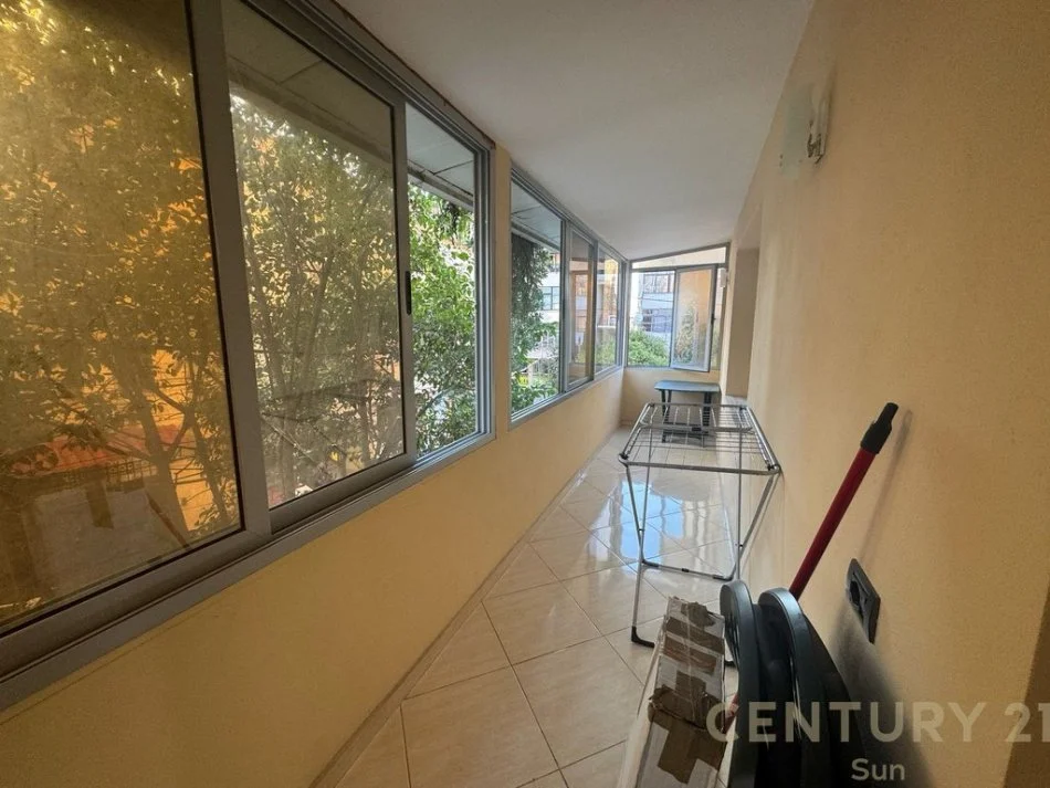 Tirane, jepet me qera apartament 2+1 , 76 m² 600 € (Rizat Cerova)