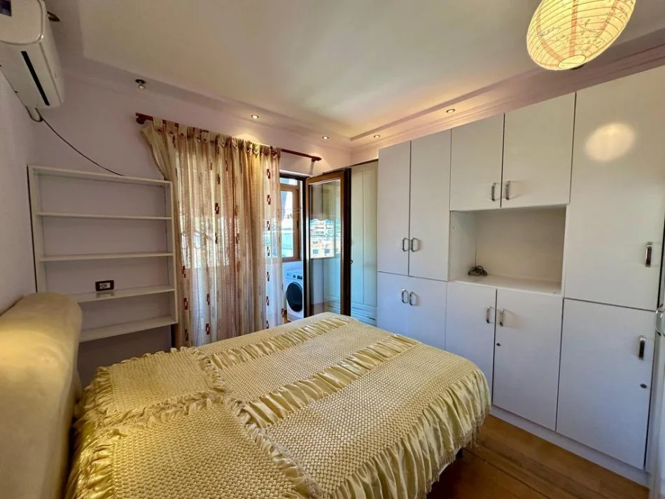 Tirane, jepet me qera apartament 2+1+Ballkon Kati 6, 94 m² 600 € (Vasil Shanto)