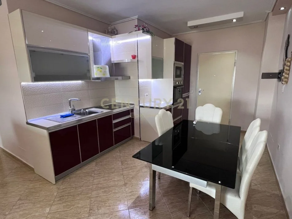 Durres, jepet me qera apartament+verande | Penthouse 2+1 Kati 5, 100 m² 500 € (durres)