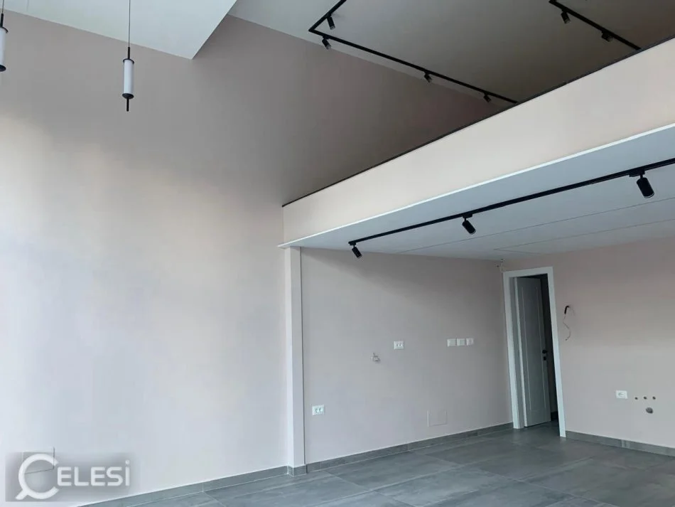 Tirane, jepet me qera ambjent biznesi Kati 0, 100 m² 1.200 € (TIRANA E RE)