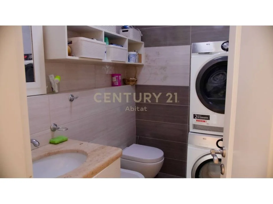 Tirane, shes apartament 4+1 Kati 5, 200 m² 620.000 € (Kopshti Zoologjik)