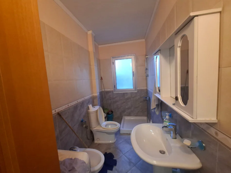 Vlore, jepet me qera apartament 2+1 Kati 3, 120 m² 500 € (Lungomare, Vlorë)