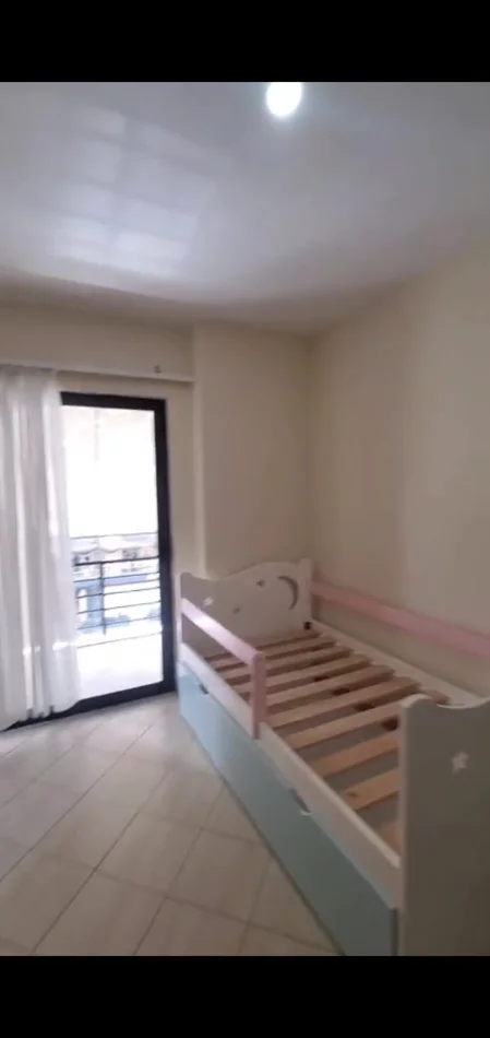 Tirane, jepet me qera apartament 2+1+Ballkon Kati 3, 110 m² 550 € (ASTIR)