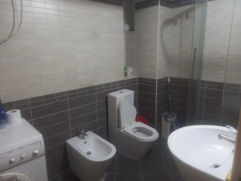 Shqiperi, jepet me qera apartament 2+1+Aneks+Ballkon Kati 2, 90 m² 600 € (21 DHJETORI)
